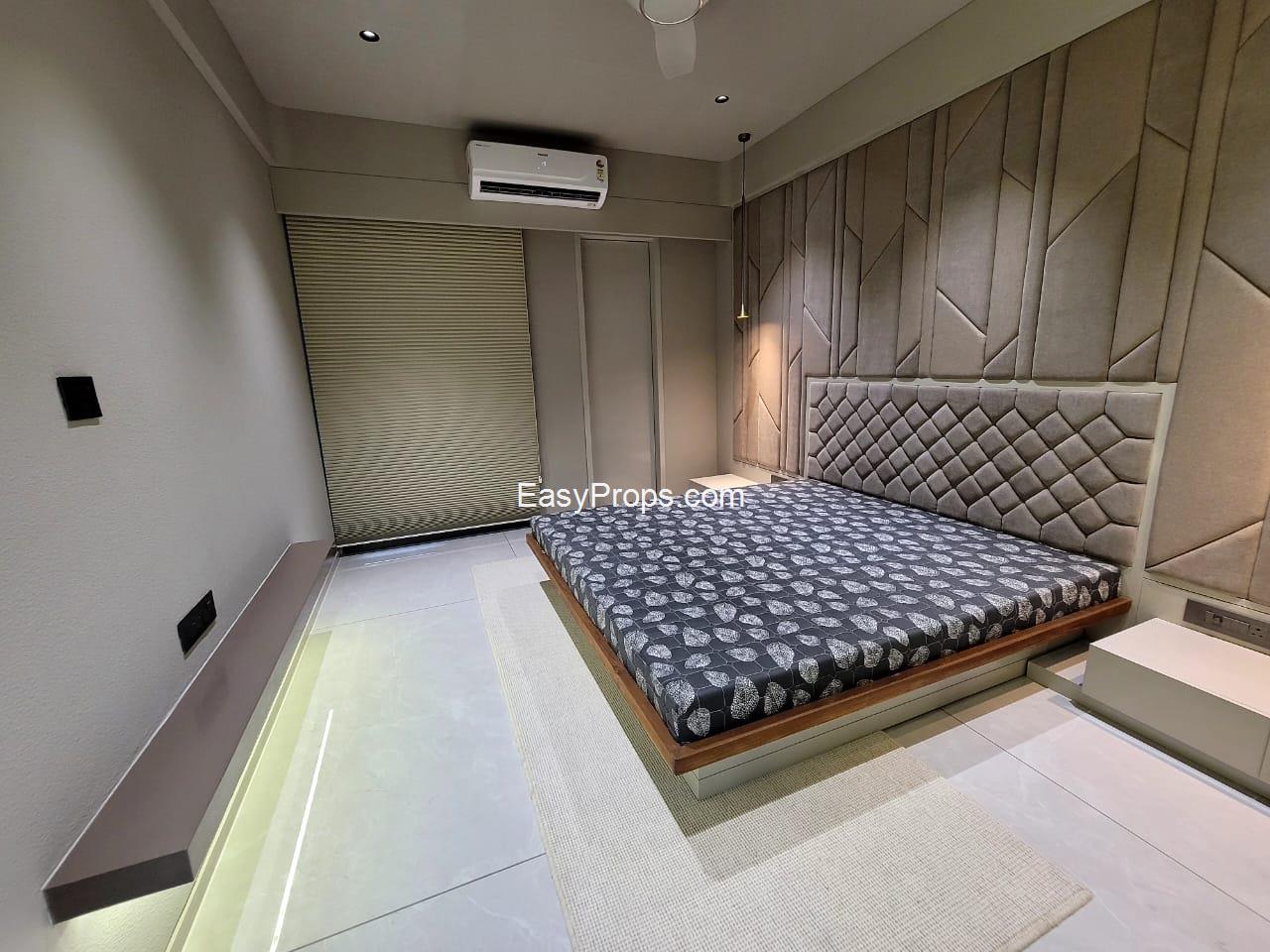 4 BHK FLAT ON SALE PRALAD NAGAR 